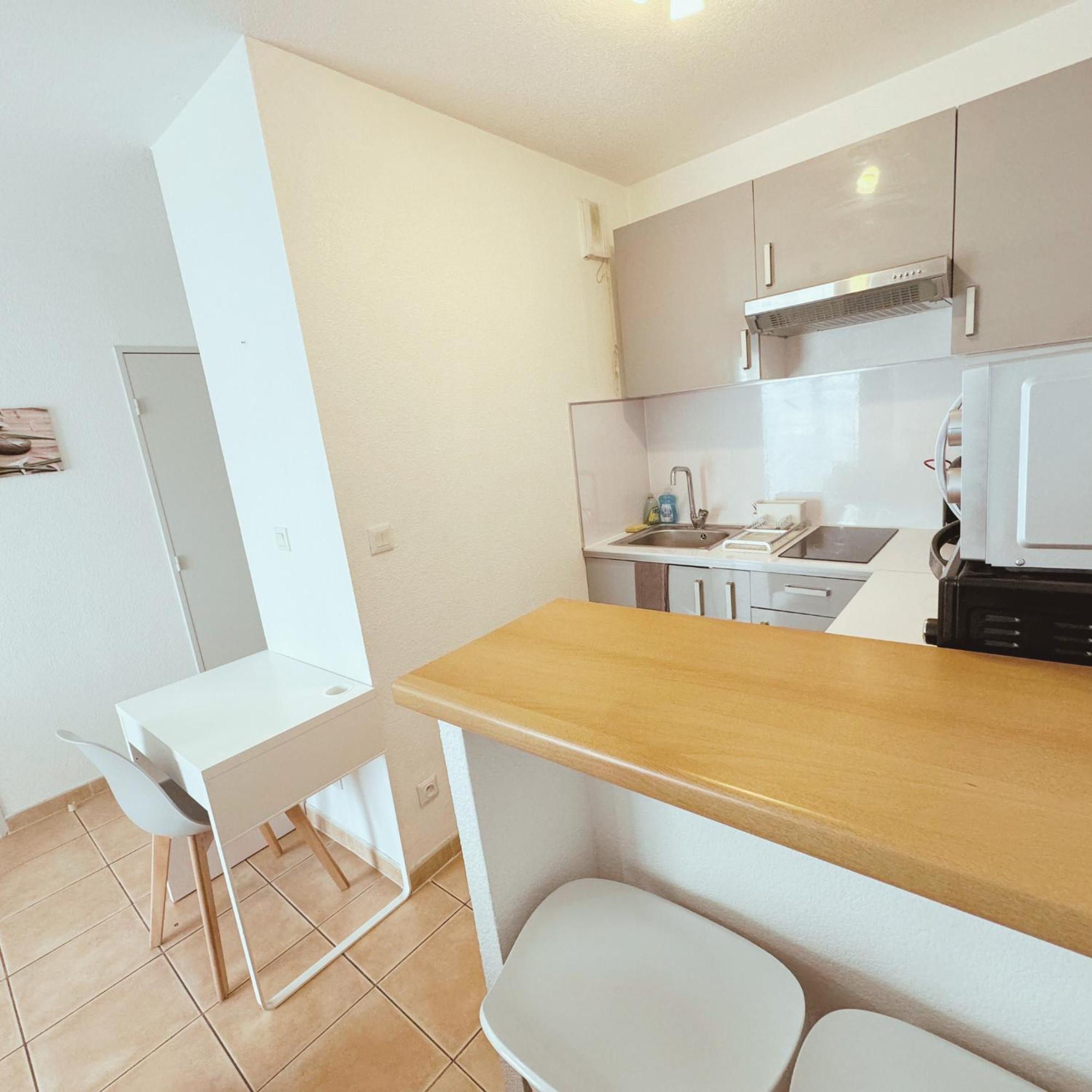 Appartement Residence Prive Avec Parking Wifi Clim Piscine Avignon Exterior photo