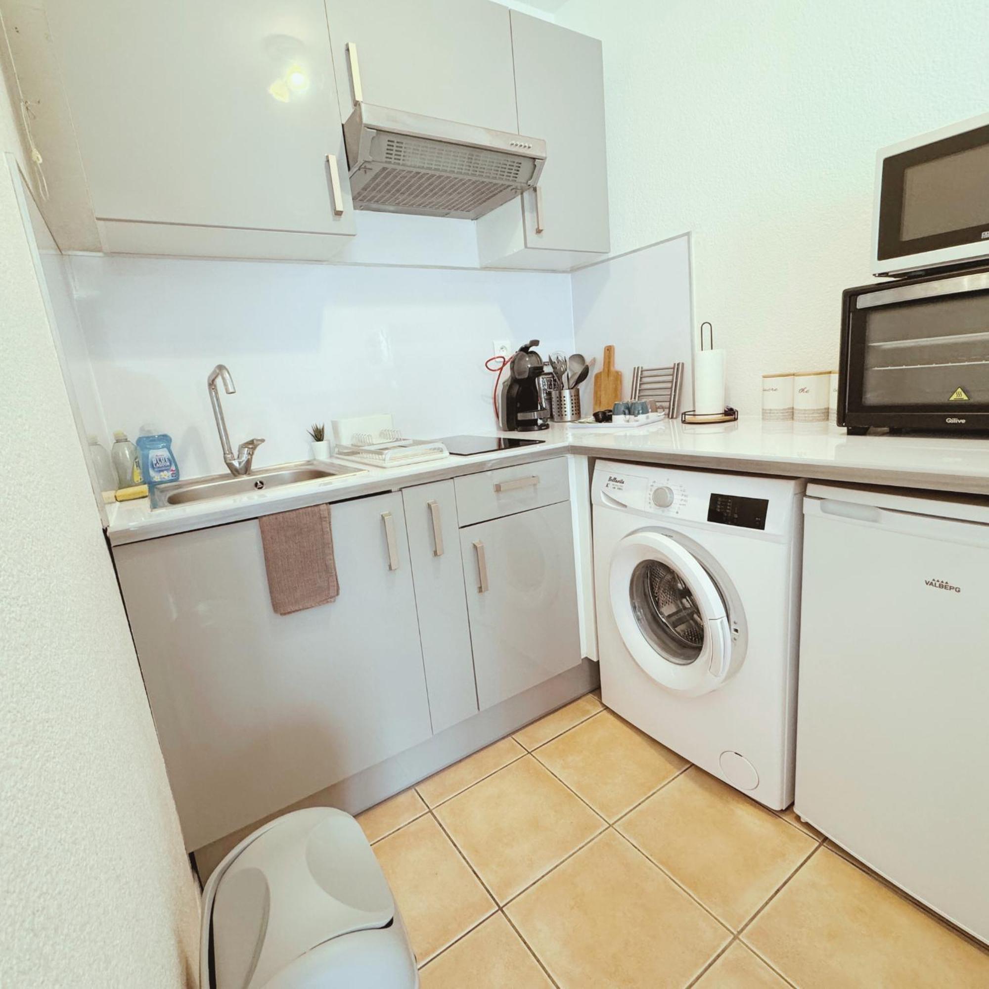 Appartement Residence Prive Avec Parking Wifi Clim Piscine Avignon Exterior photo