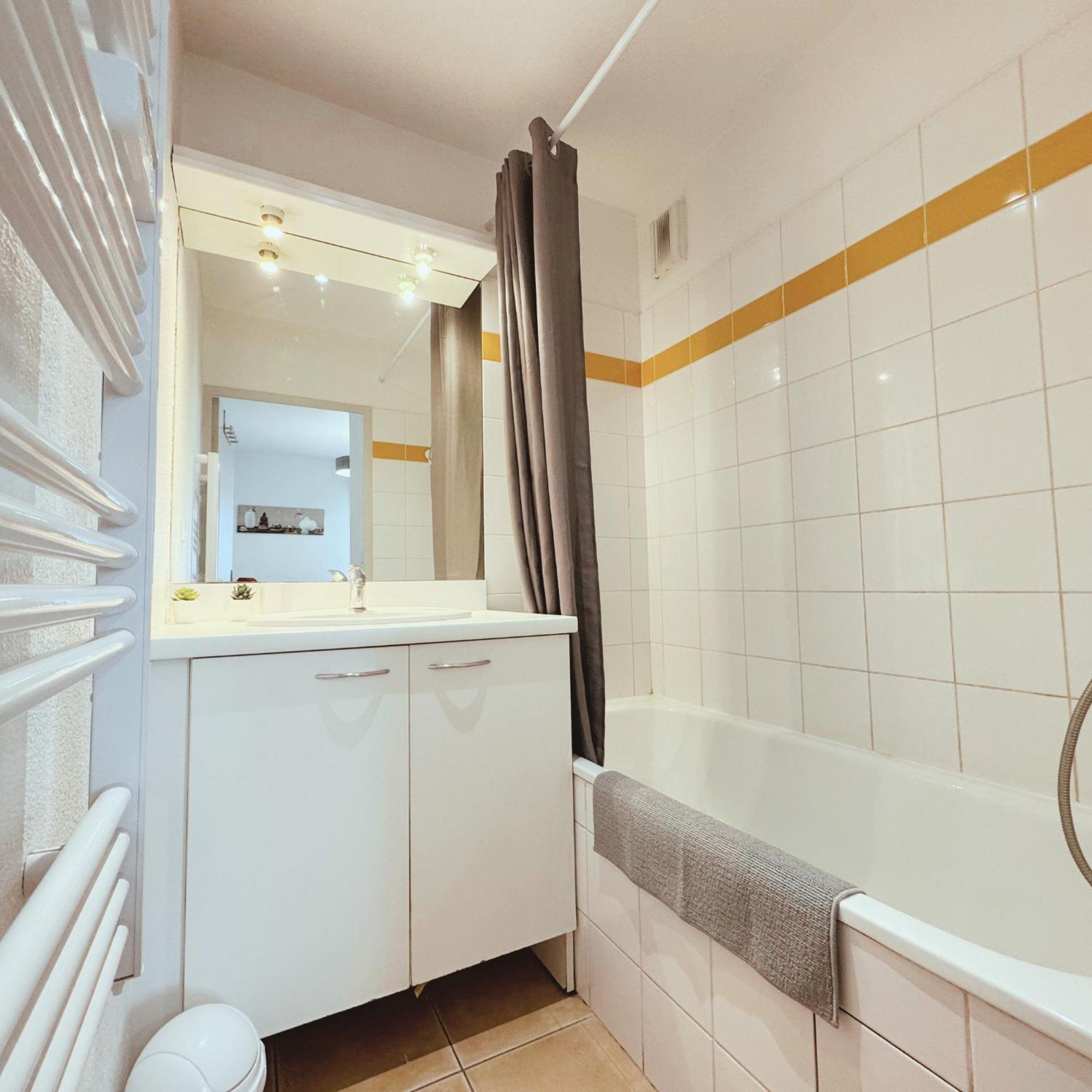 Appartement Residence Prive Avec Parking Wifi Clim Piscine Avignon Exterior photo